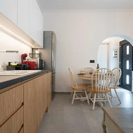 Odysseas Apartment *